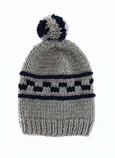 Muts met tweekleurige pompon