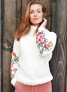 Pull femme col montant manches brodées