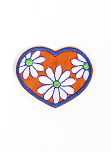 Patch bebloemd hart 35 mm oranje achtergrond
