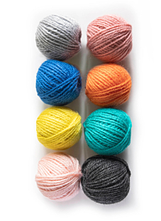 Set van 8 bollen, bijeenpassende kleuren.